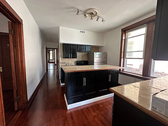 4th image of 817 N Oakley Blvd #2