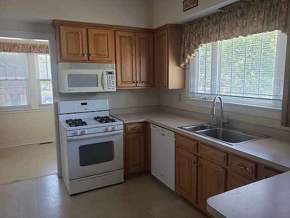 5th image of 102 Park Pl