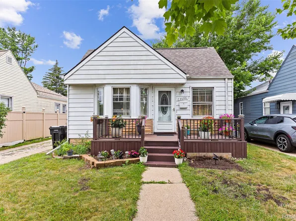 2096 Electric St, Wyandotte, MI 48192