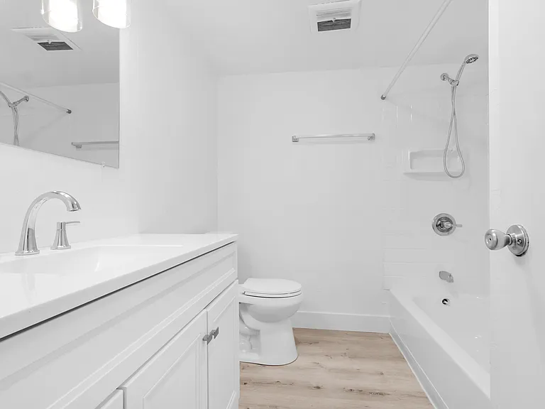 Shelfield Apartments — Photo 32