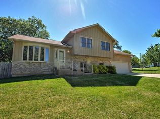 2S151 Avondale Ln, Lombard, IL