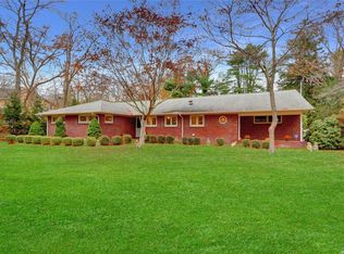 18 Cedar Ln, East Patchogue, NY 11772