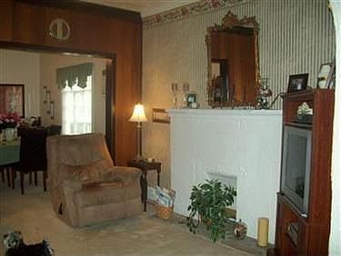 3rd image of 945 McKinnon Ave