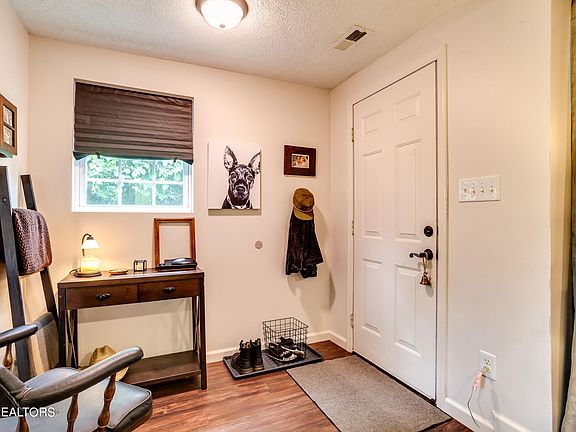 4th image of 6812 Charlotte Dr