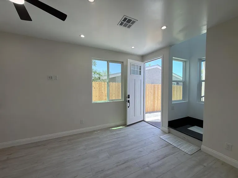 5337 Saxon St — Photo 12