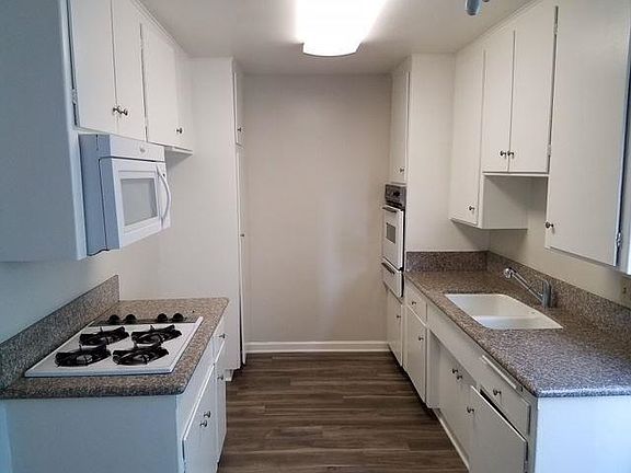5th image of 1030 W Olive Ave #22