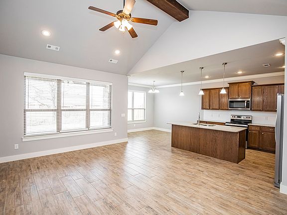 3rd image of 307 Alder St