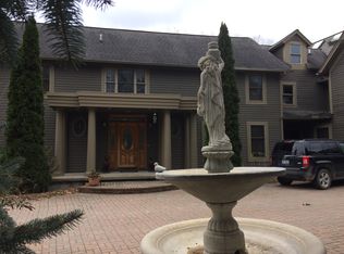 1490 Dell Rose Dr, Bloomfield Hills, MI 48302