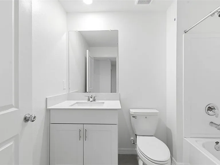 9851 Feaster Dr — Photo 35