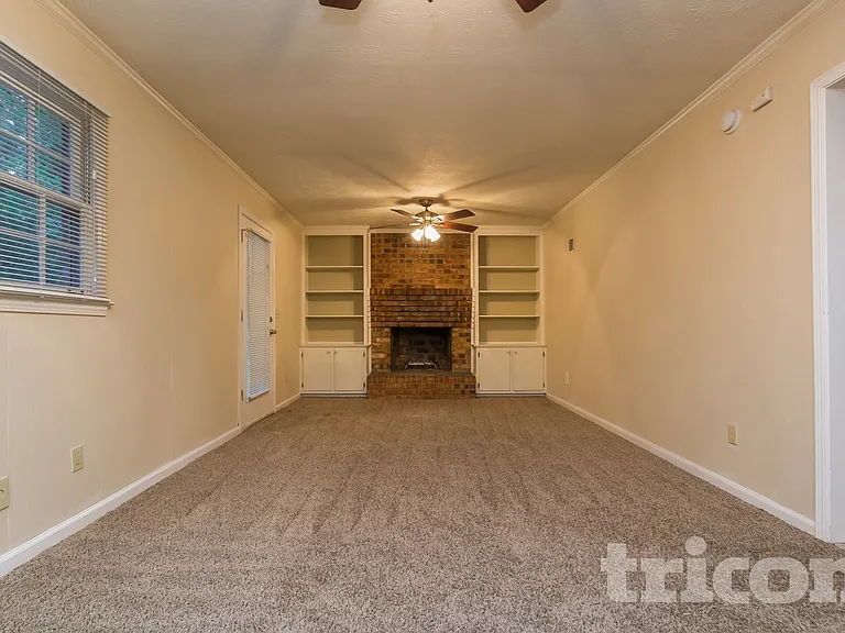 1464 Yorkton Ct — Photo 3