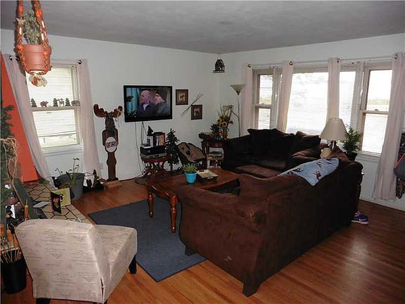 3rd image of 5331 King Ave E