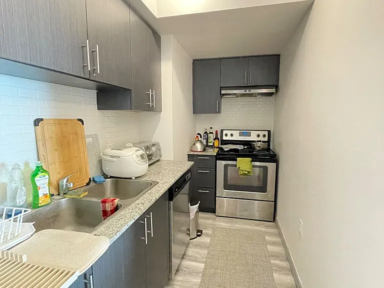 275 Larch St #F405 — Photo 8