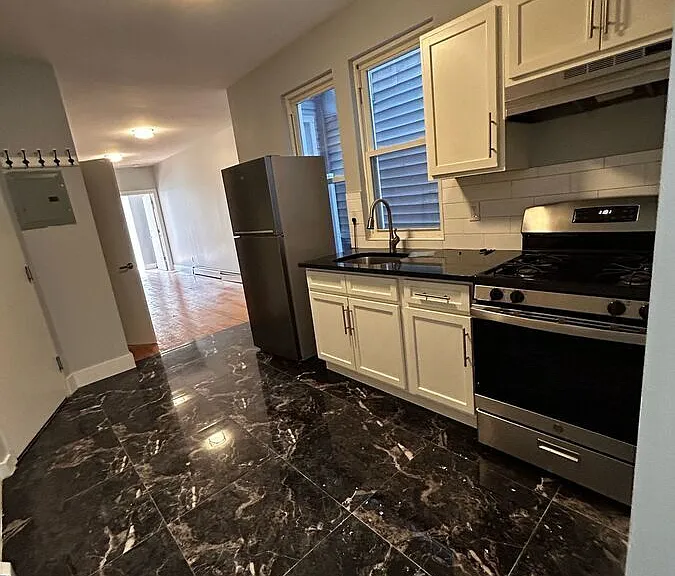 89 Ash St — Photo 3