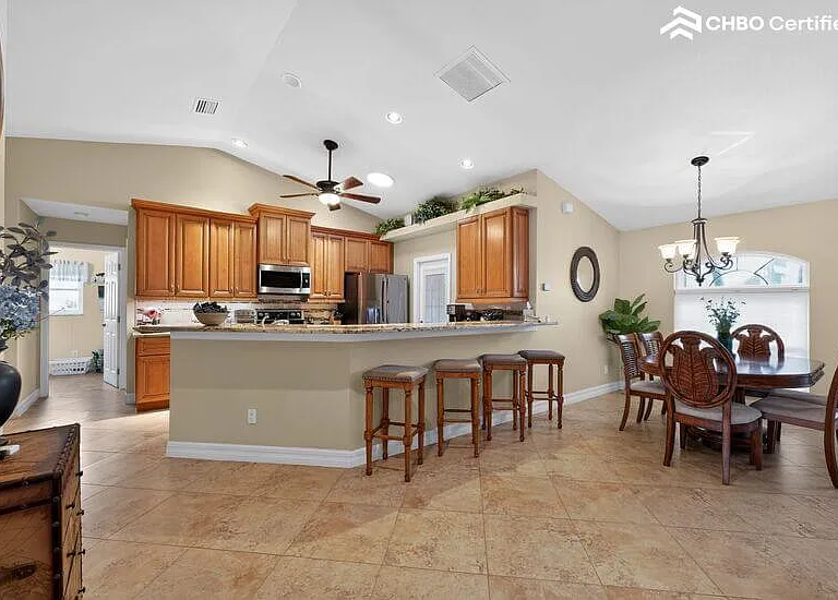 Dining Room and Bar