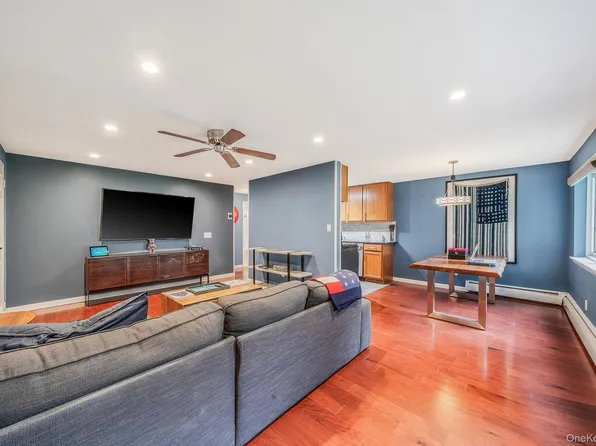 114 Jervis Avenue #114, Farmingdale, NY 11735