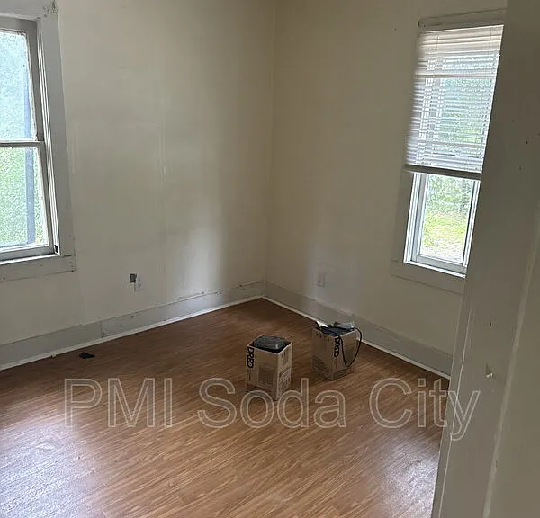211 E Brooks St #F — Photo 11