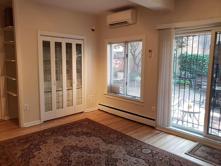 528 Delancey St — Photo 2