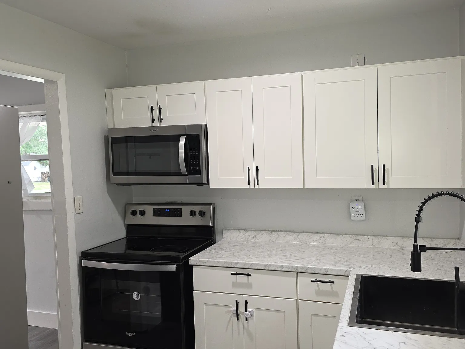 3 bed, 992 sqft, $2,100 — Photo 4