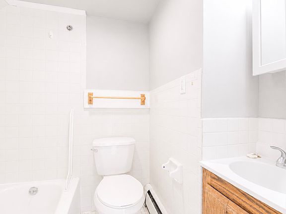 5th image of 330 Fairview St #C
