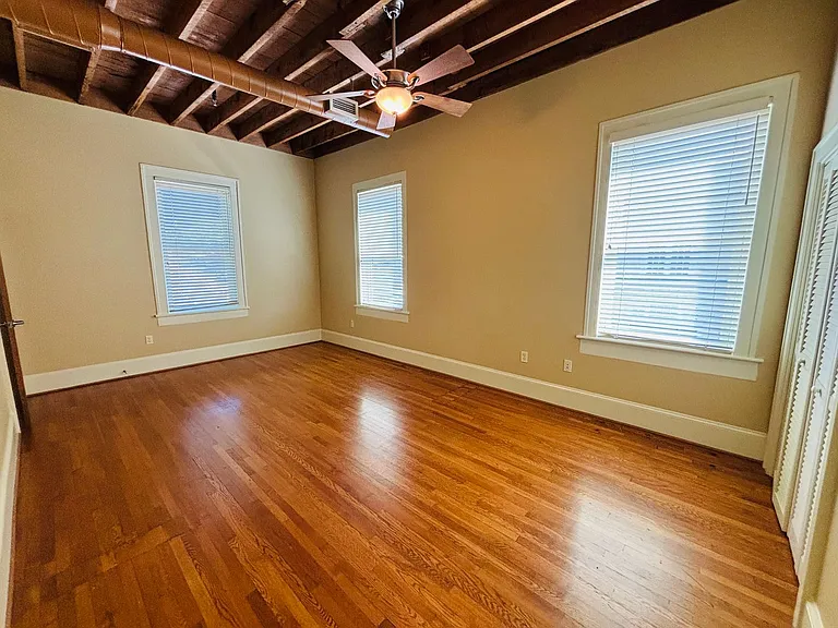 2 Bedroom, 1 Bath Apartment — Photo 6