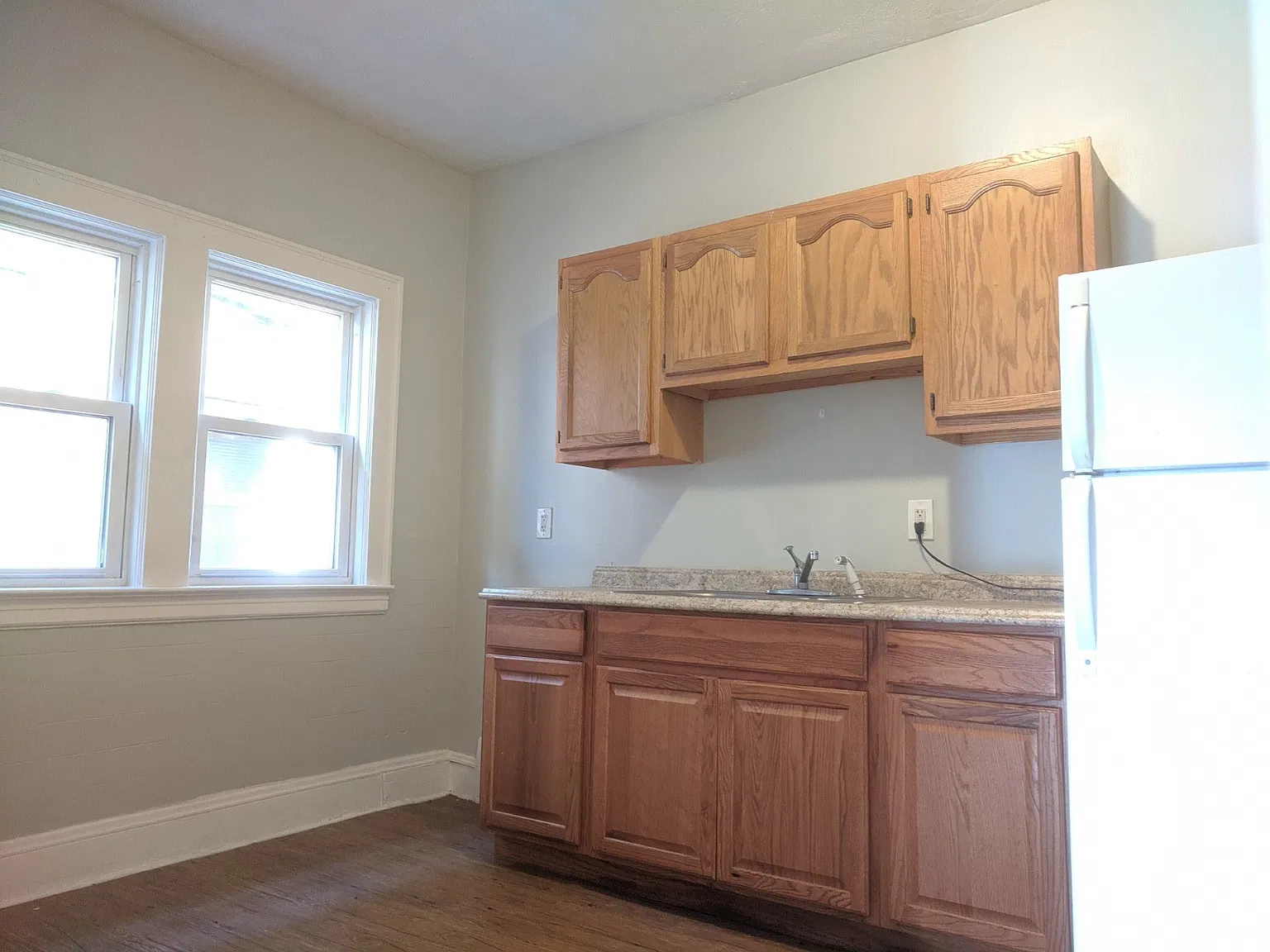 2 bed, 700 sqft, $950 — Photo 3