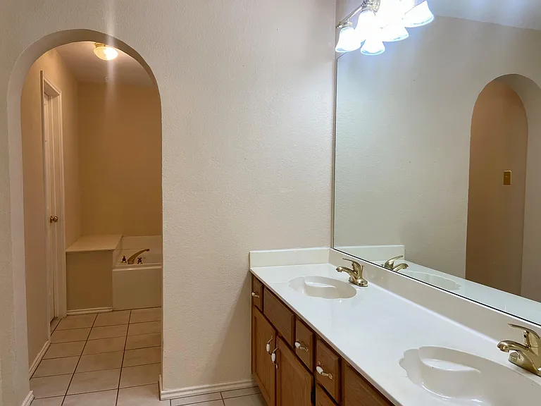 1411 Rivercrest Blvd — Photo 8
