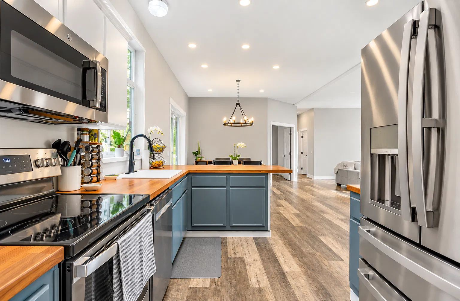 3 bed, 1600 sqft, $3,000 — Photo 3