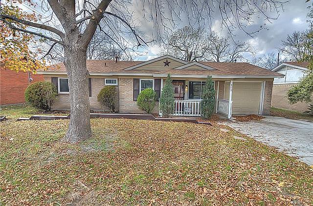 1st image of 913 Moore Dr