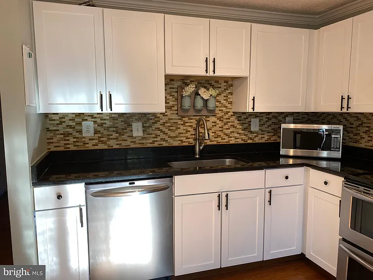 1666 Barnstead Dr — Photo 15