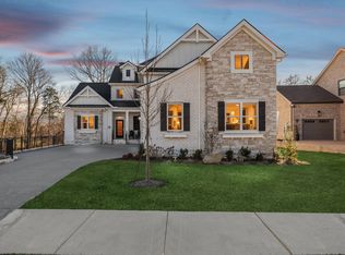 1136 Willow Springs Dr, Lebanon, TN 37087