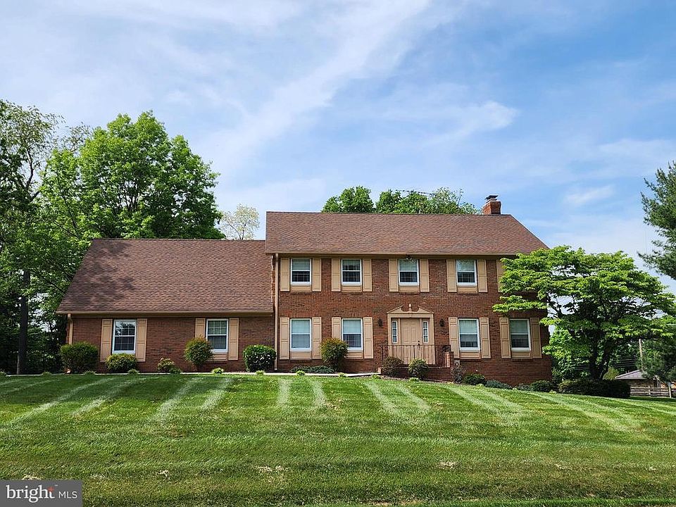 1st image of 1926 Applewood Dr