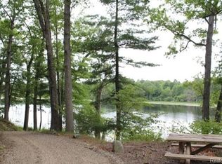 5215 Lake George Rd, Oxford, MI 48370