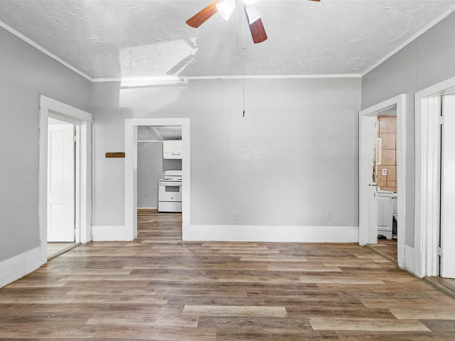 3 bed, 2.5 bath, 1136 sqft, $1,250 — Photo 3