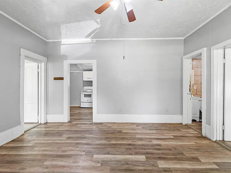 8 Jackson Rd — Photo 3