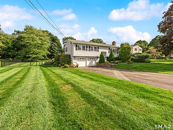 3rd image of 18 Sharon Drive