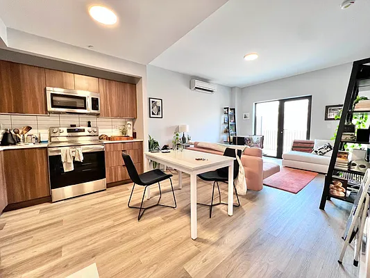 Rented by ERNY LLC | media 18