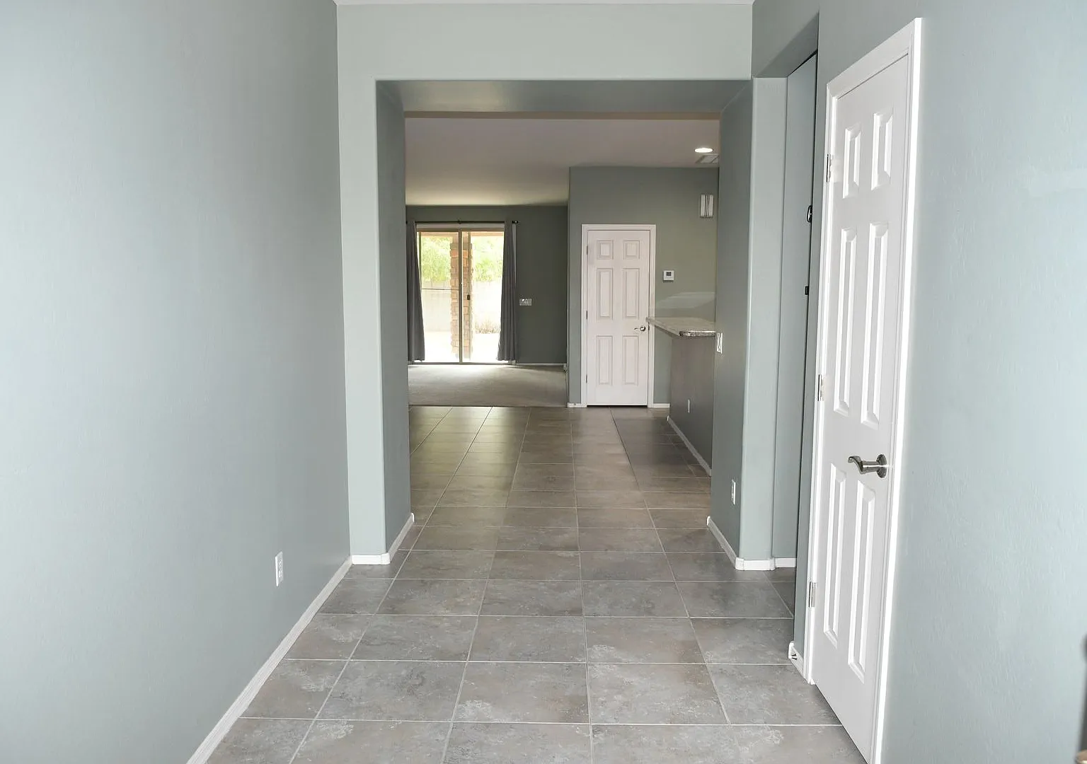 Ideal 3 Br 2 Ba 2 Cg Home Near Loop 303 and Indian School in Goodyear — Photo 3