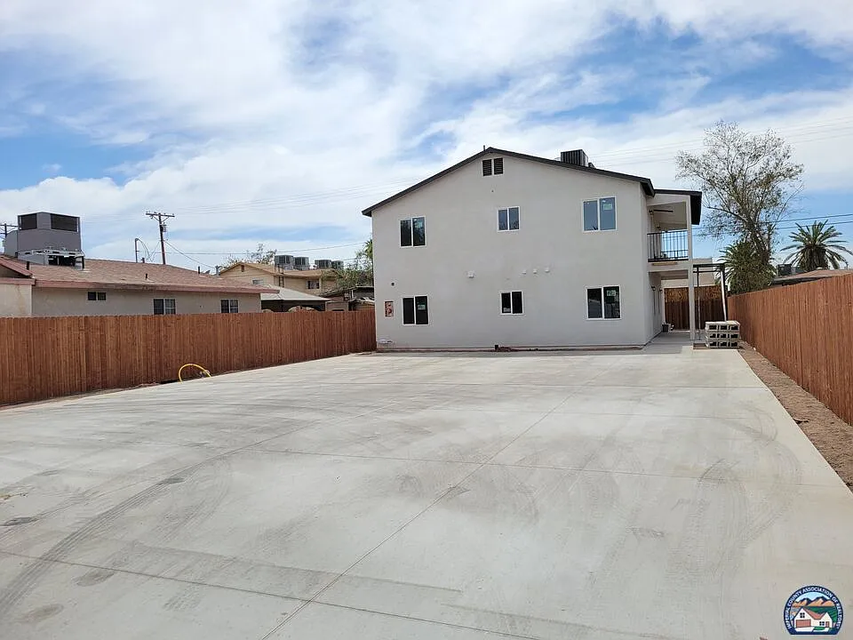 933 Rockwood Ave #1