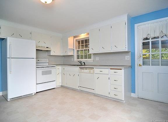 4th image of 7 Woodcliff Dr