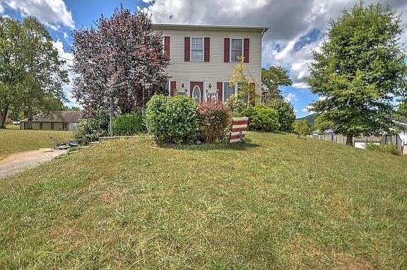 2nd image of 108 Wild Rose Ln