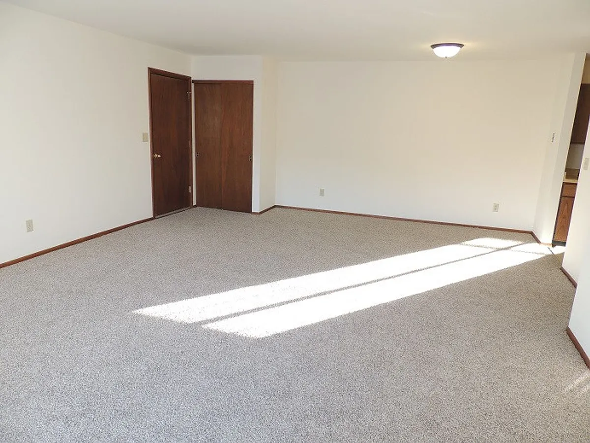 Building Photo - Mansfield Ct 716-730