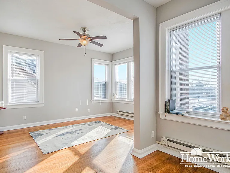 1009 E Jefferson Blvd — Photo 11
