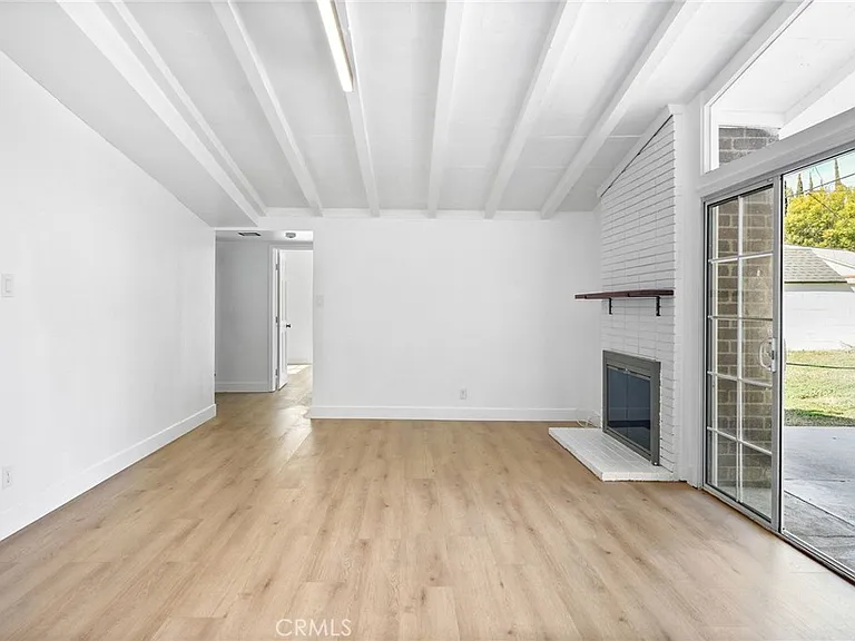20321 Hamlin St — Photo 9