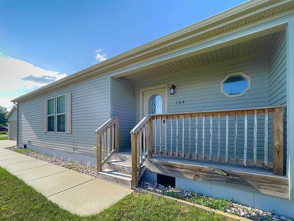 3rd image of 897 E Lake St #104