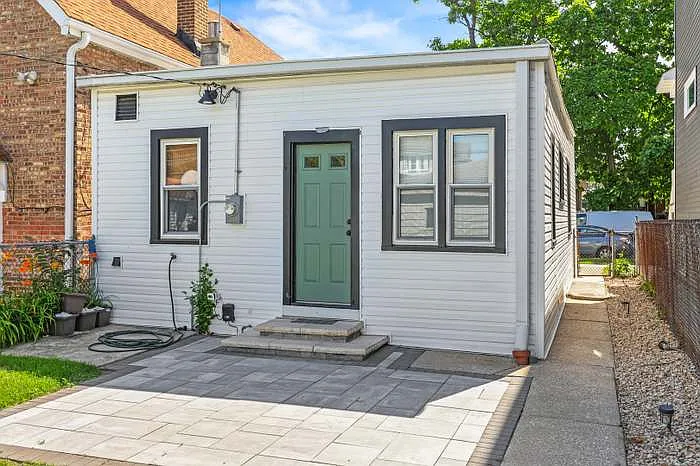 1332 Euclid Ave — Photo 2