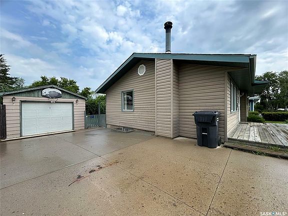 2nd image of 74 Clarewood Cres