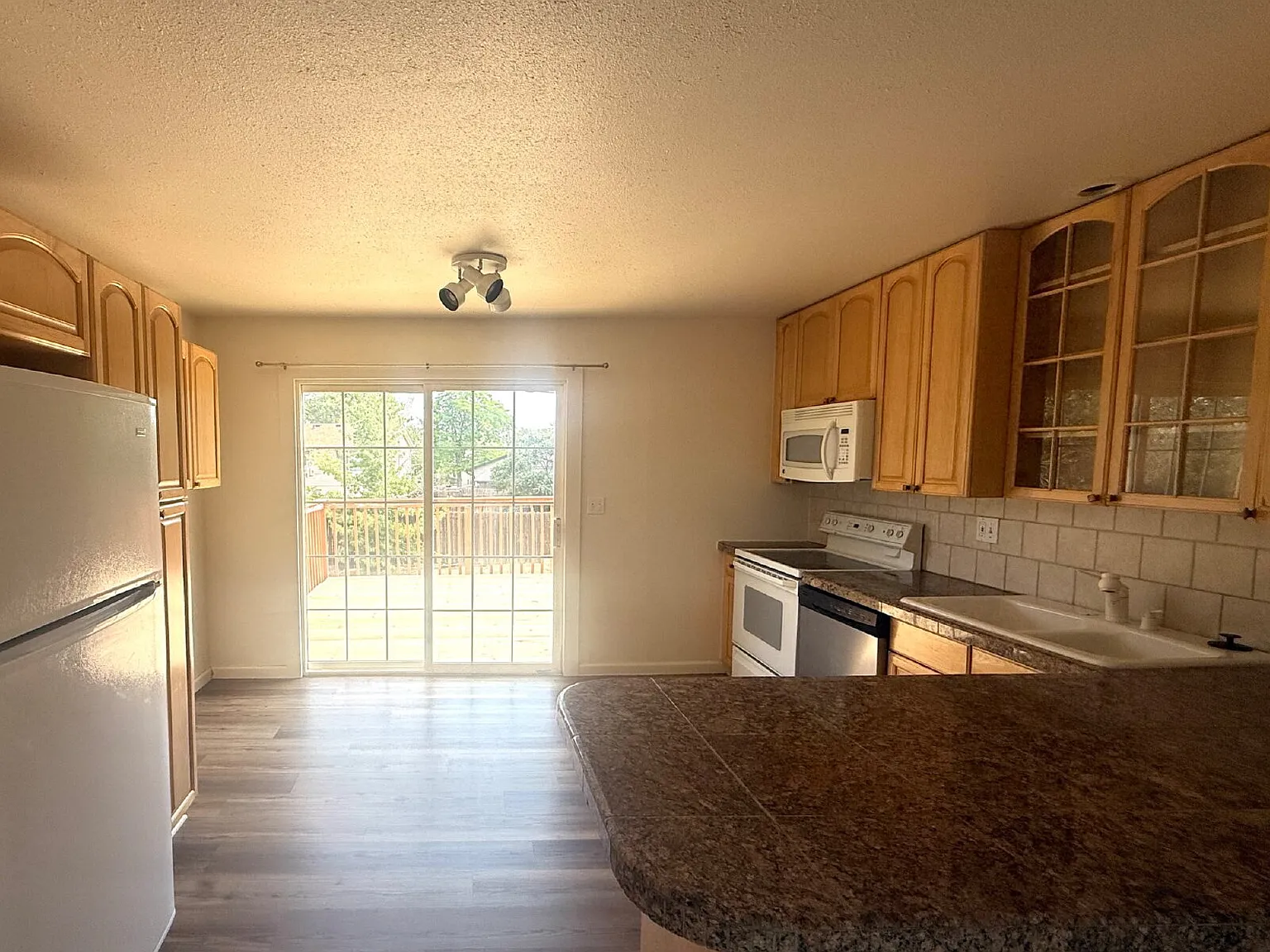 4 bed, 2.0 bath, 1632 sqft, $2,575 — Photo 3