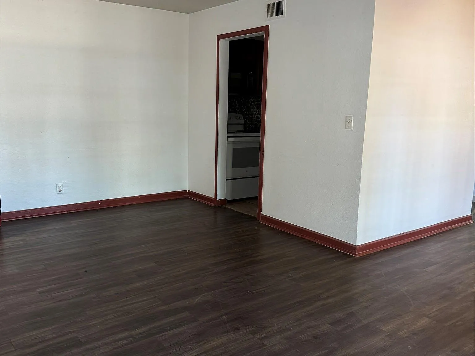 2 bed, 1.0 bath, 952 sqft, $1,200 — Photo 4