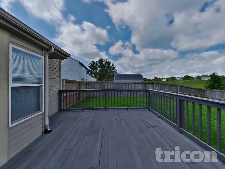 477 Yorktown Ln — Photo 14