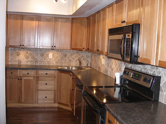 Tumbled marble backsplash